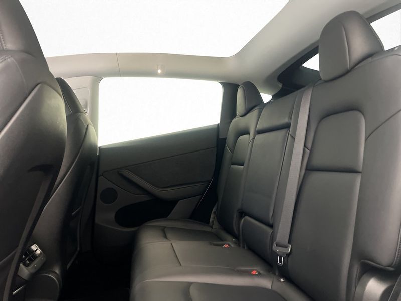 Tesla Model Y bild 15