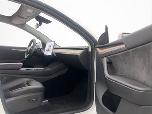 Tesla Model Y bild 14