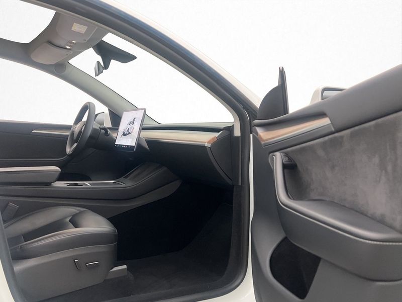 Tesla Model Y bild 14