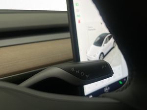 Tesla Model Y bild 28