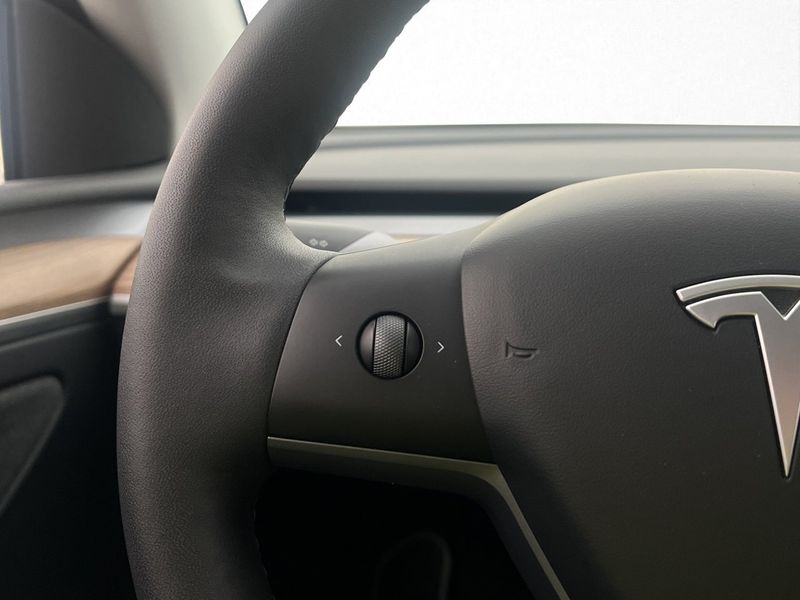 Tesla Model Y bild 18