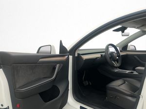 Tesla Model Y bild 9