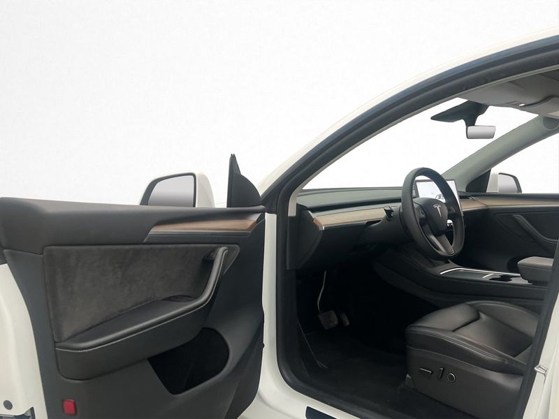 Tesla Model Y bild 9