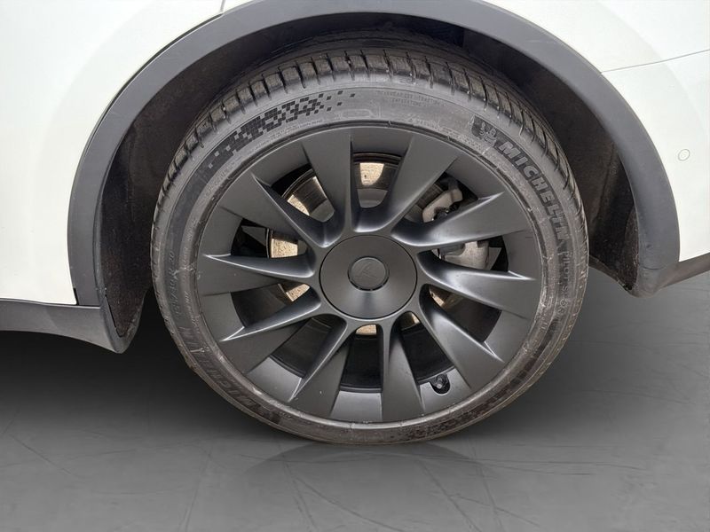 Tesla Model Y bild 35