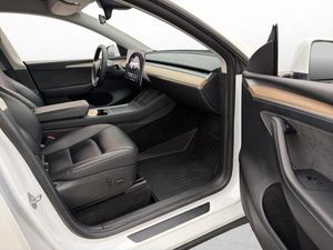 Tesla Model Y bild 18