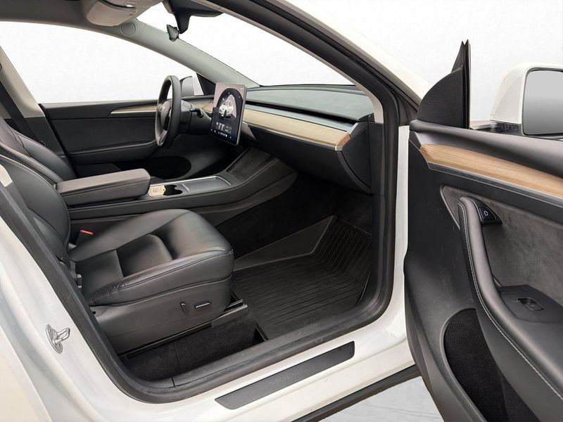 Tesla Model Y bild 18