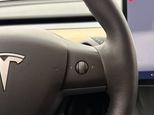 Tesla Model Y bild 16