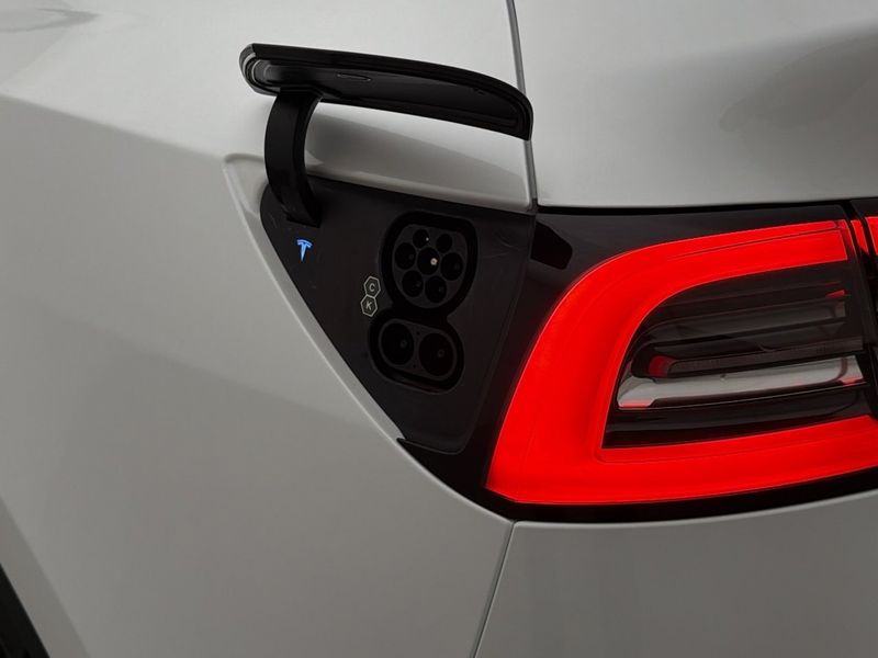 Tesla Model Y bild 32