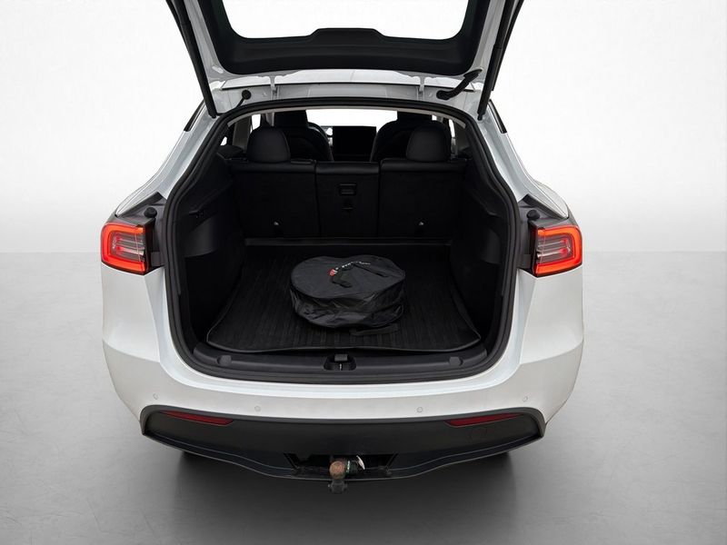 Tesla Model Y bild 31