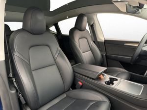 Tesla Model Y bild 15