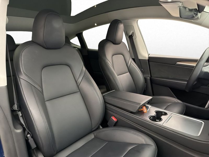 Tesla Model Y bild 15