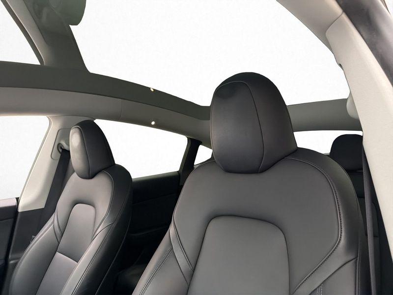 Tesla Model Y bild 24