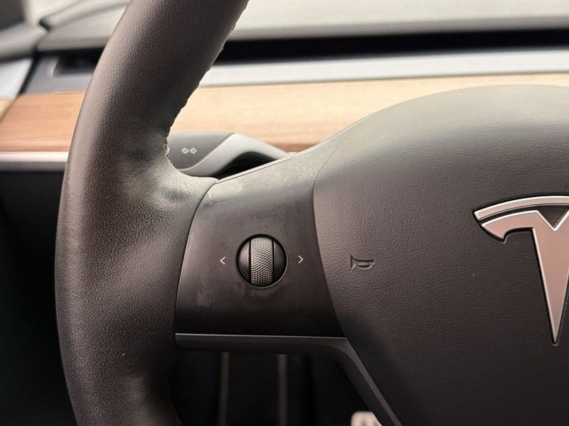 Tesla Model Y bild 25