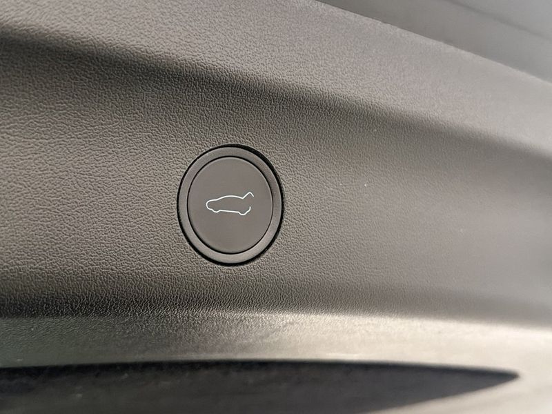 Tesla Model Y bild 28