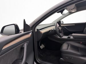 Tesla Model Y bild 9