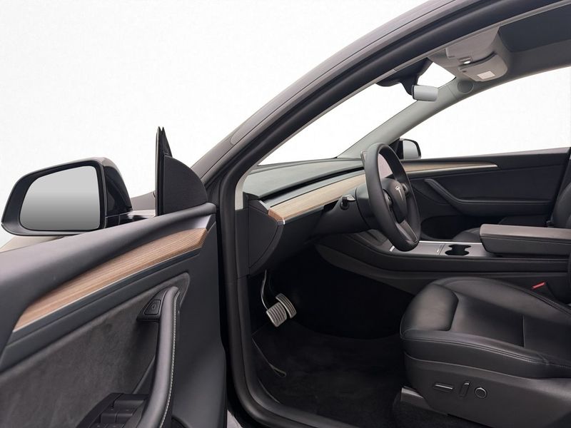 Tesla Model Y bild 9