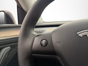 Tesla Model Y bild 18