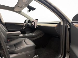 Tesla Model Y bild 14