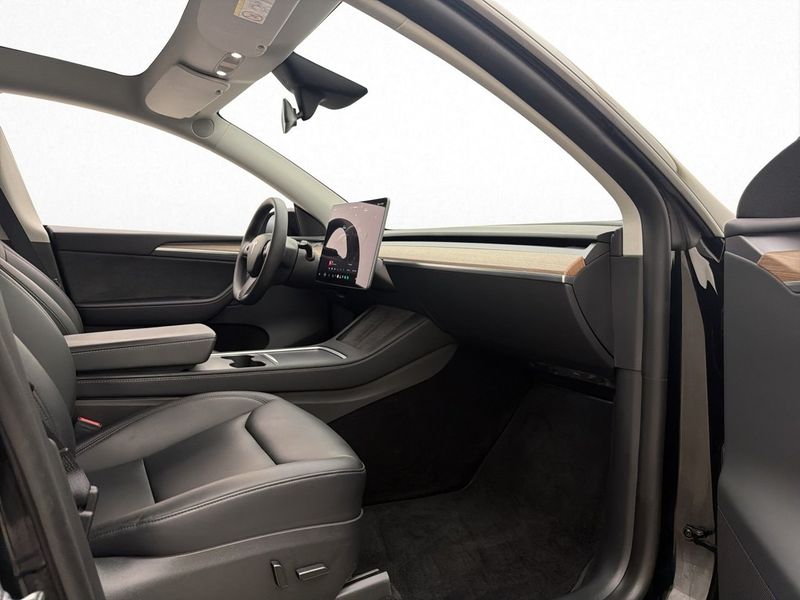 Tesla Model Y bild 14
