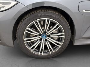 BMW 330 bild 37