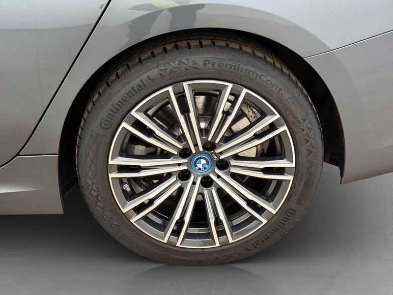 BMW 330 bild 38
