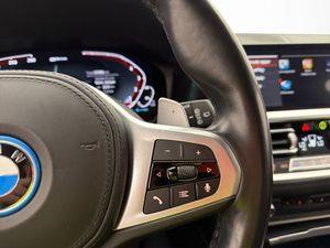 BMW 330 bild 19