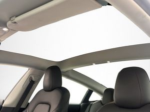 Tesla Model 3 bild 13