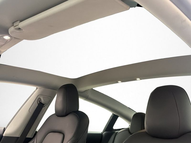 Tesla Model 3 bild 13