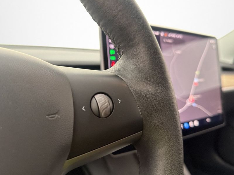 Tesla Model 3 bild 17