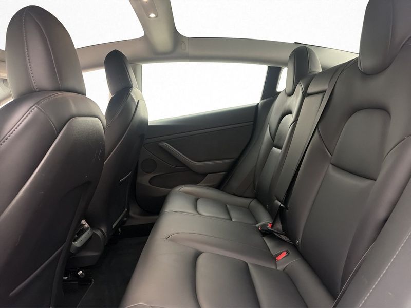 Tesla Model 3 bild 29