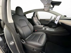 Tesla Model Y bild 28
