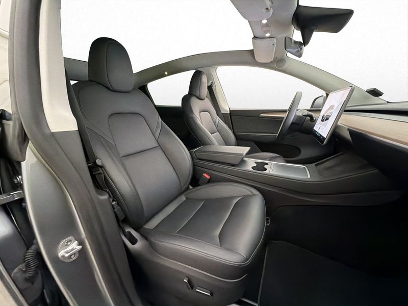Tesla Model Y bild 28