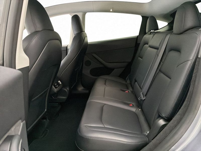 Tesla Model Y bild 30