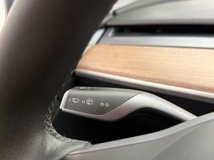 Tesla Model Y bild 15
