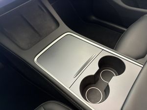 Tesla Model Y bild 26