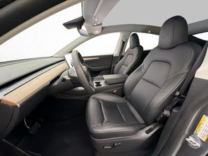 Tesla Model Y bild 12