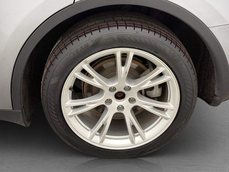Tesla Model Y bild 35