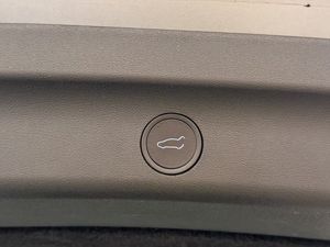 Tesla Model Y bild 32