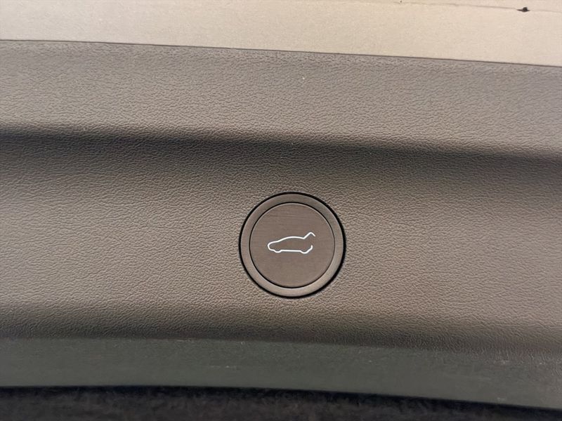 Tesla Model Y bild 32
