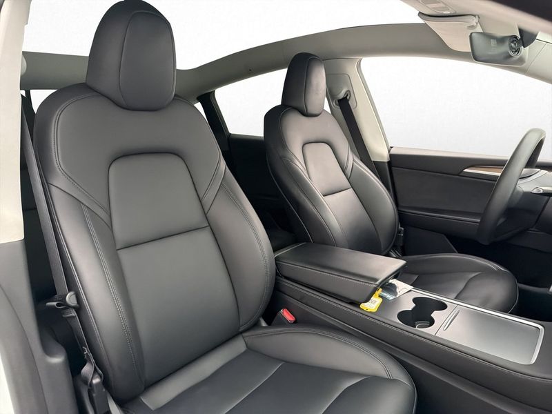 Tesla Model Y bild 23