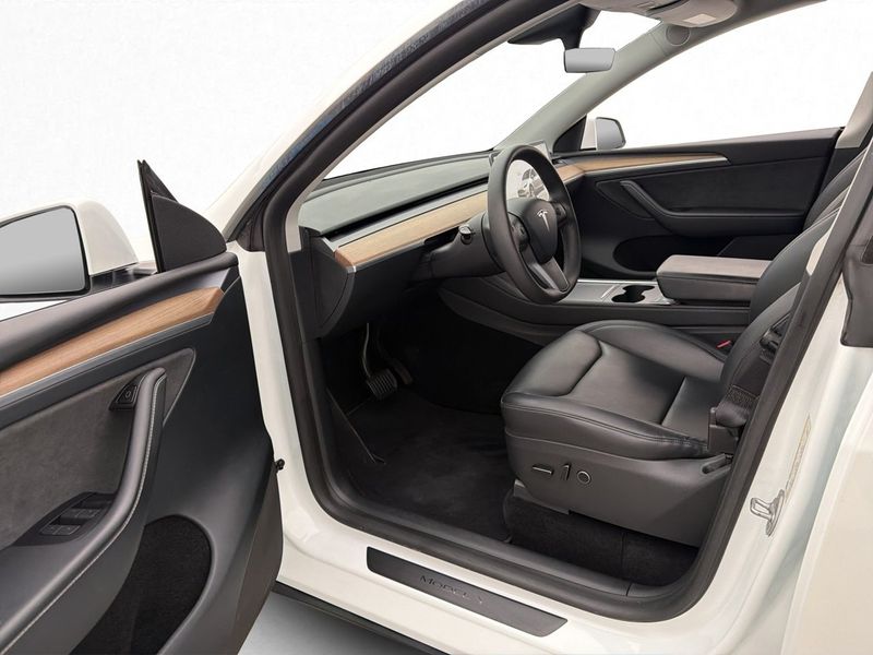 Tesla Model Y bild 11