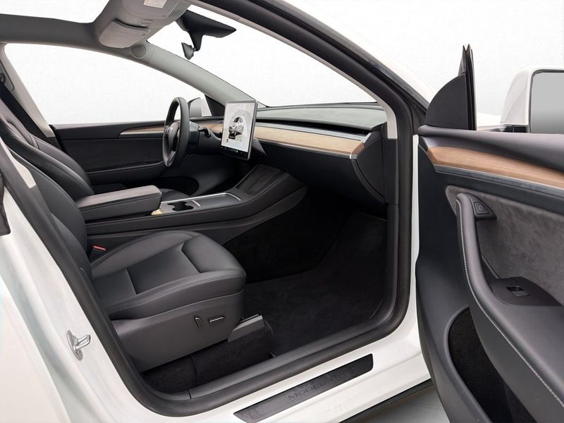 Tesla Model Y bild 24