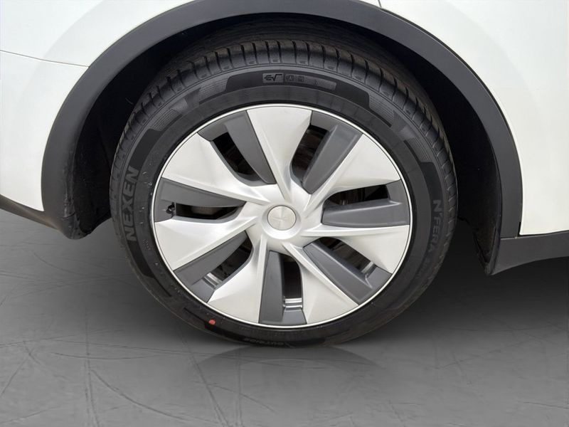 Tesla Model Y bild 30