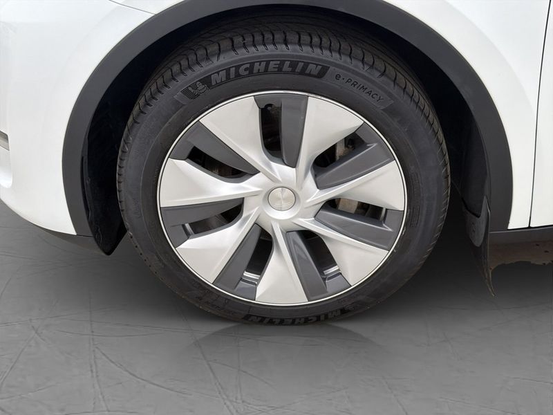 Tesla Model Y bild 32