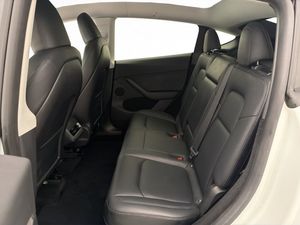 Tesla Model Y bild 25