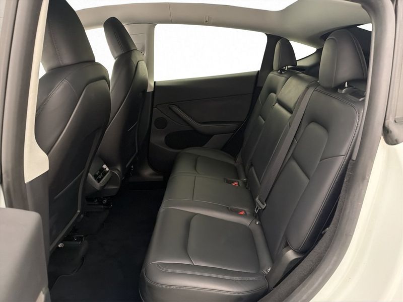 Tesla Model Y bild 25