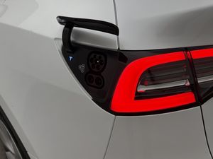 Tesla Model Y bild 28