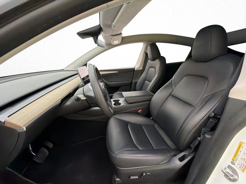 Tesla Model Y bild 12