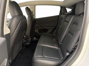 Tesla Model Y bild 25