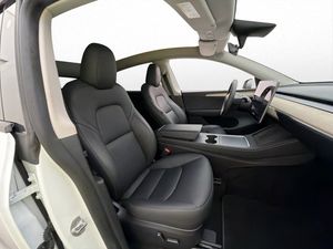 Tesla Model Y bild 23